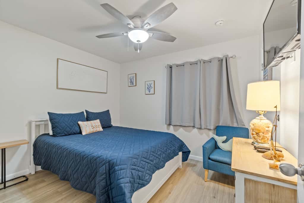 Third-floor condo with pool, hot tub, partial ocean view, gym, & central AC