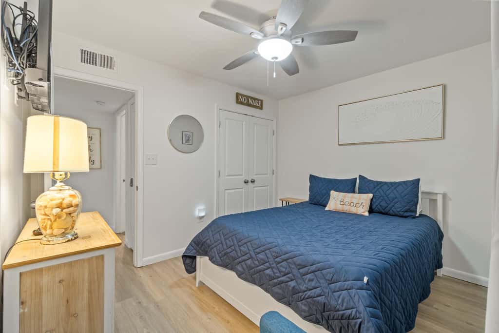 Third-floor condo with pool, hot tub, partial ocean view, gym, & central AC