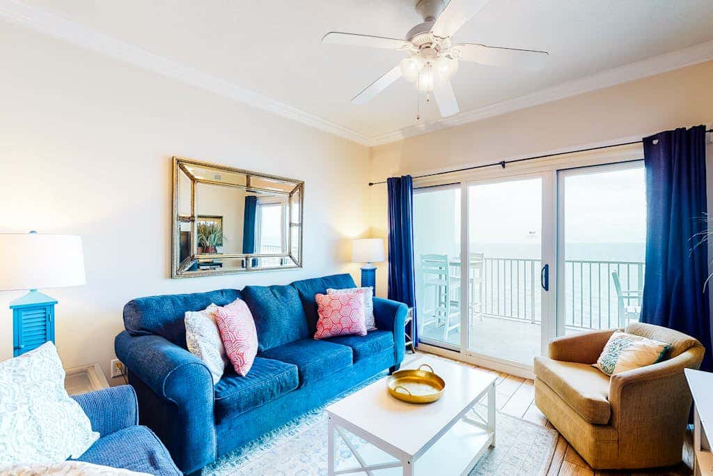 Beachfront condo w spacious layout, swim-through outdoor indoor pool & hot tub