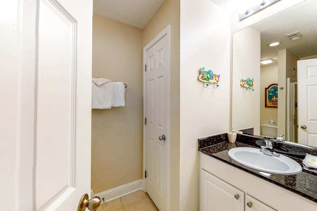 Ocean & Gulf front condo w furnished balcony, shared in & outdoor pools, & hot tub