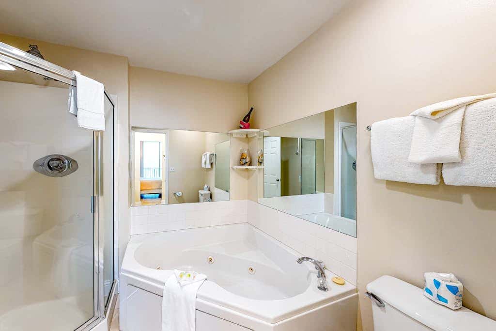 Ocean & Gulf front condo w furnished balcony, shared in & outdoor pools, & hot tub