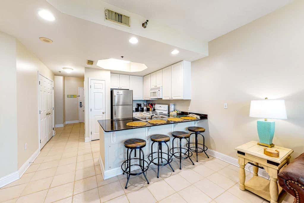 Ocean & Gulf front condo w furnished balcony, shared in & outdoor pools, & hot tub