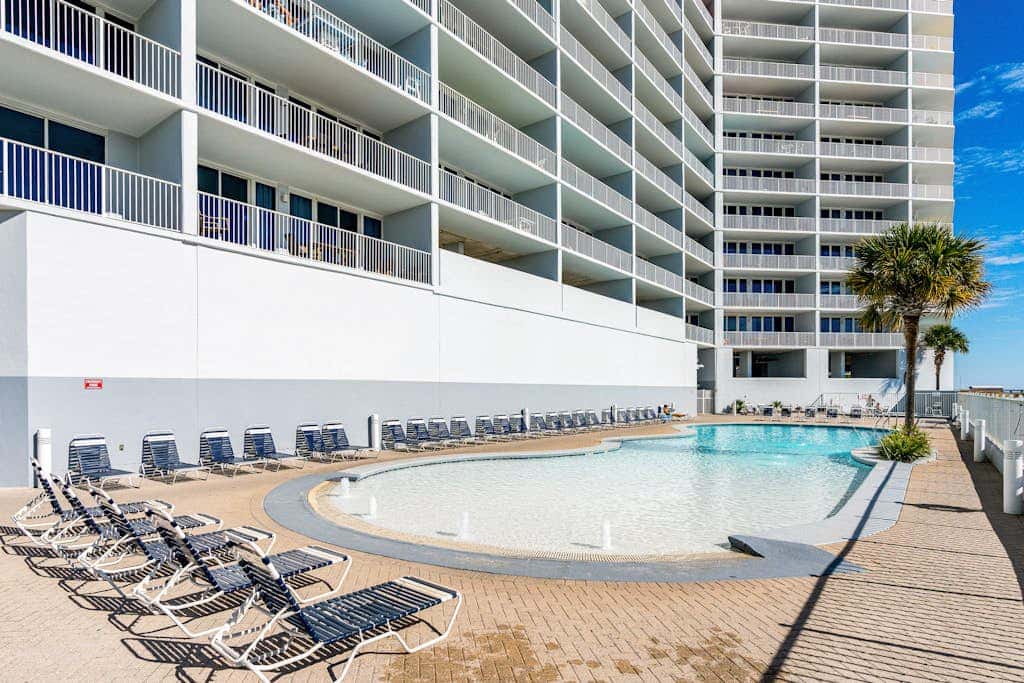 Ocean & Gulf front condo w furnished balcony, shared in & outdoor pools, & hot tub