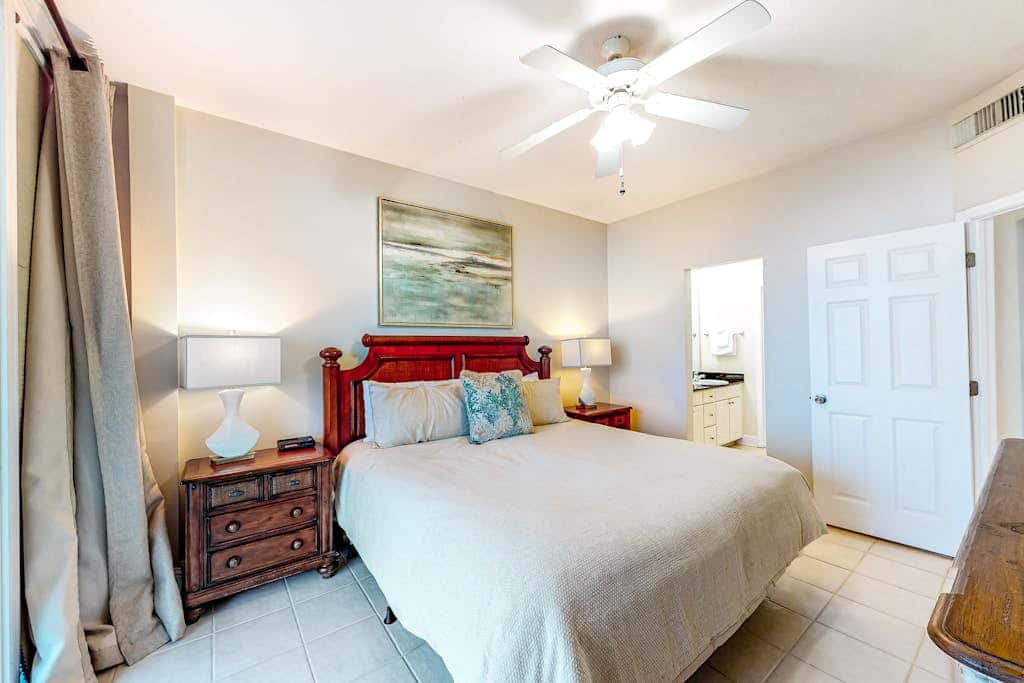Ocean & Gulf front condo w furnished balcony, shared in & outdoor pools, & hot tub