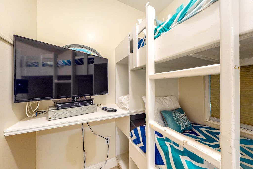 Ocean & Gulf front condo w furnished balcony, shared in & outdoor pools, & hot tub