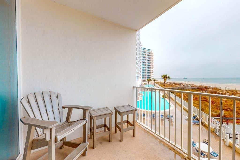 Ocean & Gulf front condo w furnished balcony, shared in & outdoor pools, & hot tub