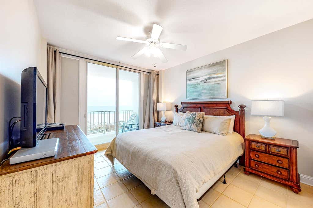Ocean & Gulf front condo w furnished balcony, shared in & outdoor pools, & hot tub