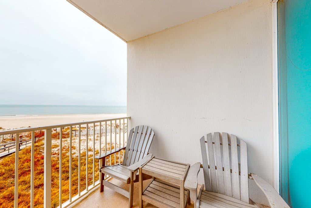 Ocean & Gulf front condo w furnished balcony, shared in & outdoor pools, & hot tub