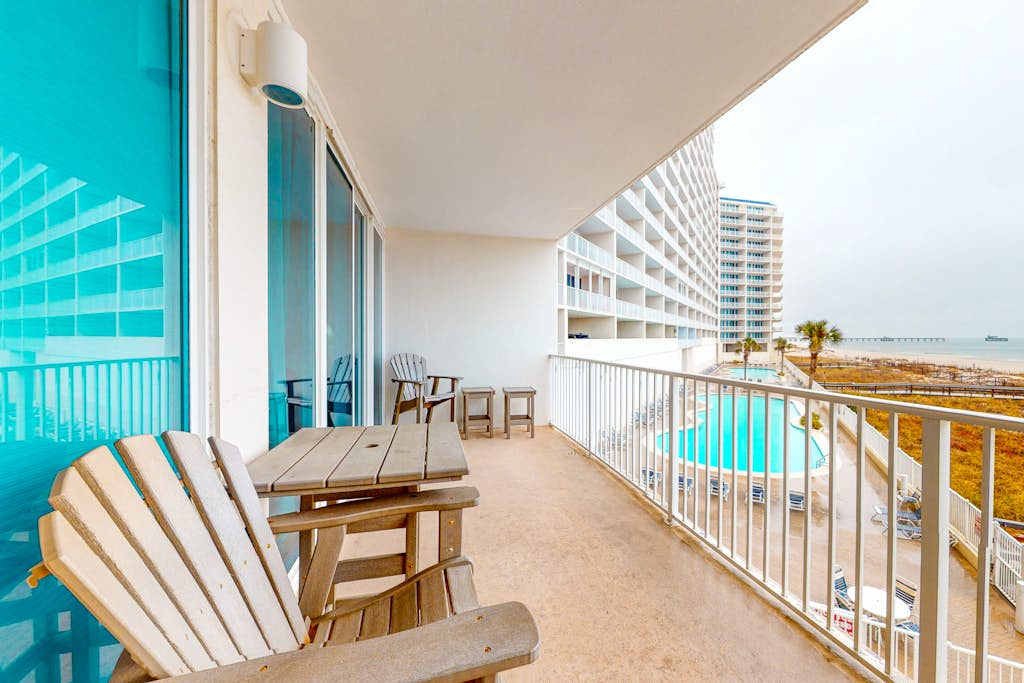 Ocean & Gulf front condo w furnished balcony, shared in & outdoor pools, & hot tub