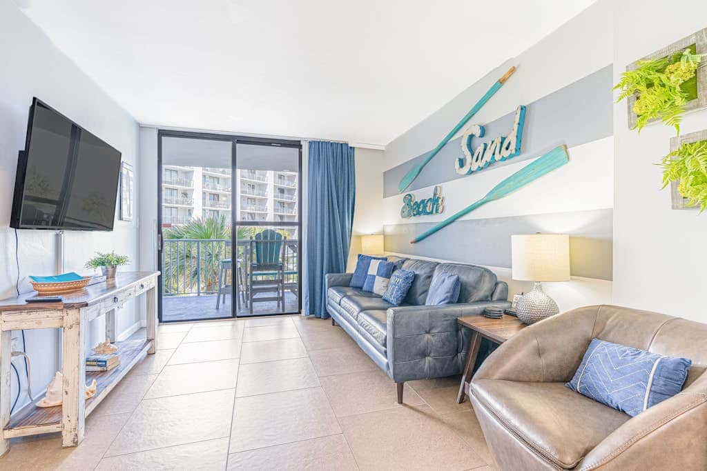Spacious condo with pool & hot tub - tennis available on-site