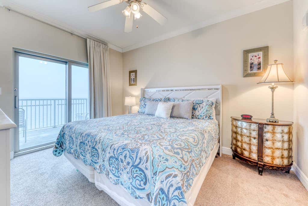 Corner condo with Gulf lagoon views, beach access & pools lazy river