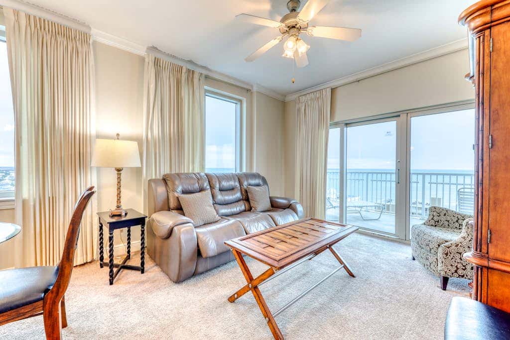 Corner condo with Gulf lagoon views, beach access & pools lazy river