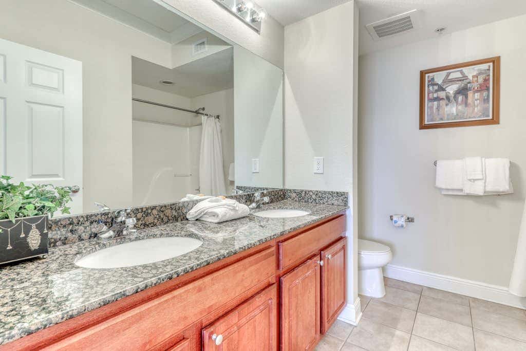 Corner condo with Gulf lagoon views, beach access & pools lazy river
