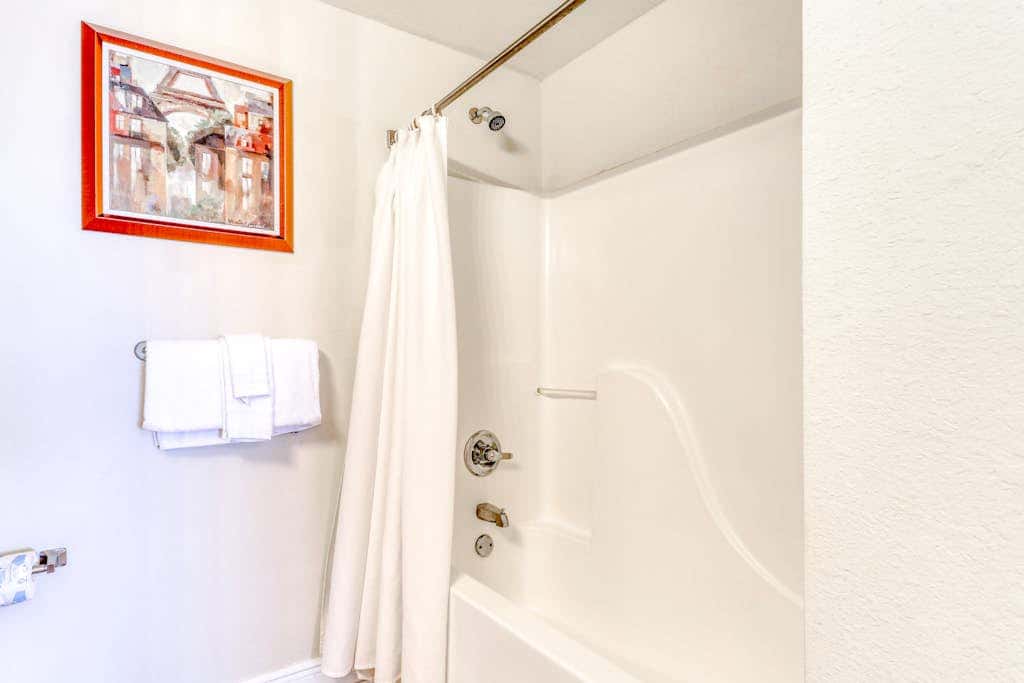 Corner condo with Gulf lagoon views, beach access & pools lazy river