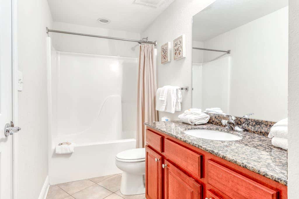 Corner condo with Gulf lagoon views, beach access & pools lazy river