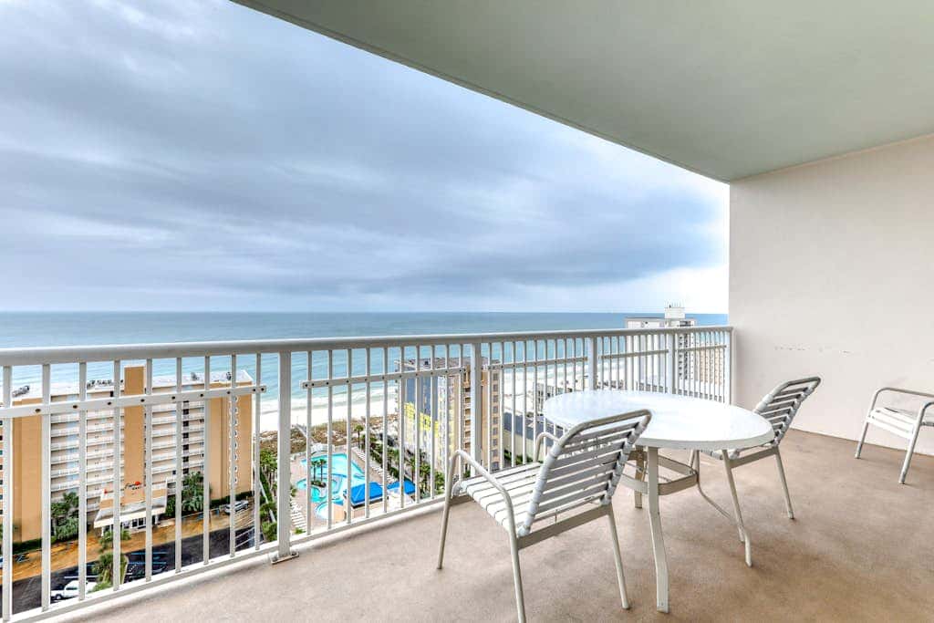 Corner condo with Gulf lagoon views, beach access & pools lazy river
