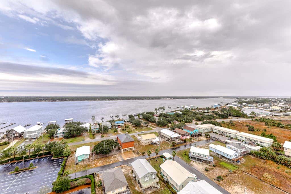 Corner condo with Gulf lagoon views, beach access & pools lazy river