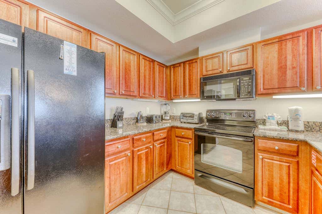 Corner condo with Gulf lagoon views, beach access & pools lazy river