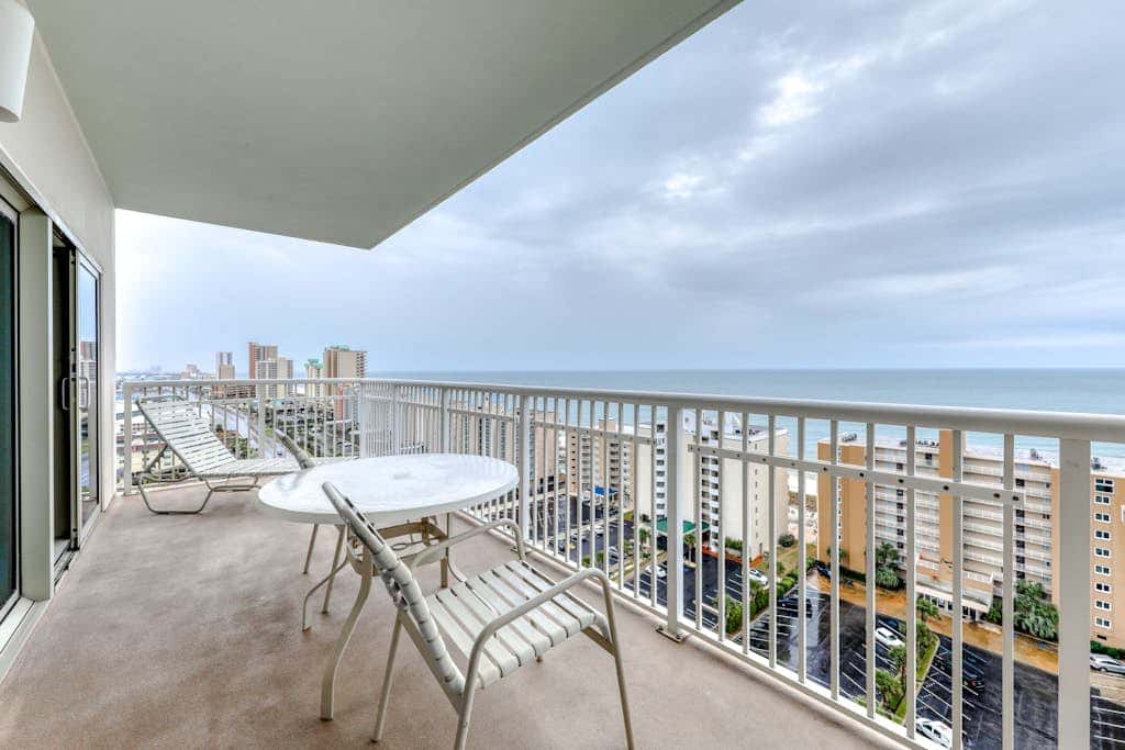 Corner condo with Gulf lagoon views, beach access & pools lazy river