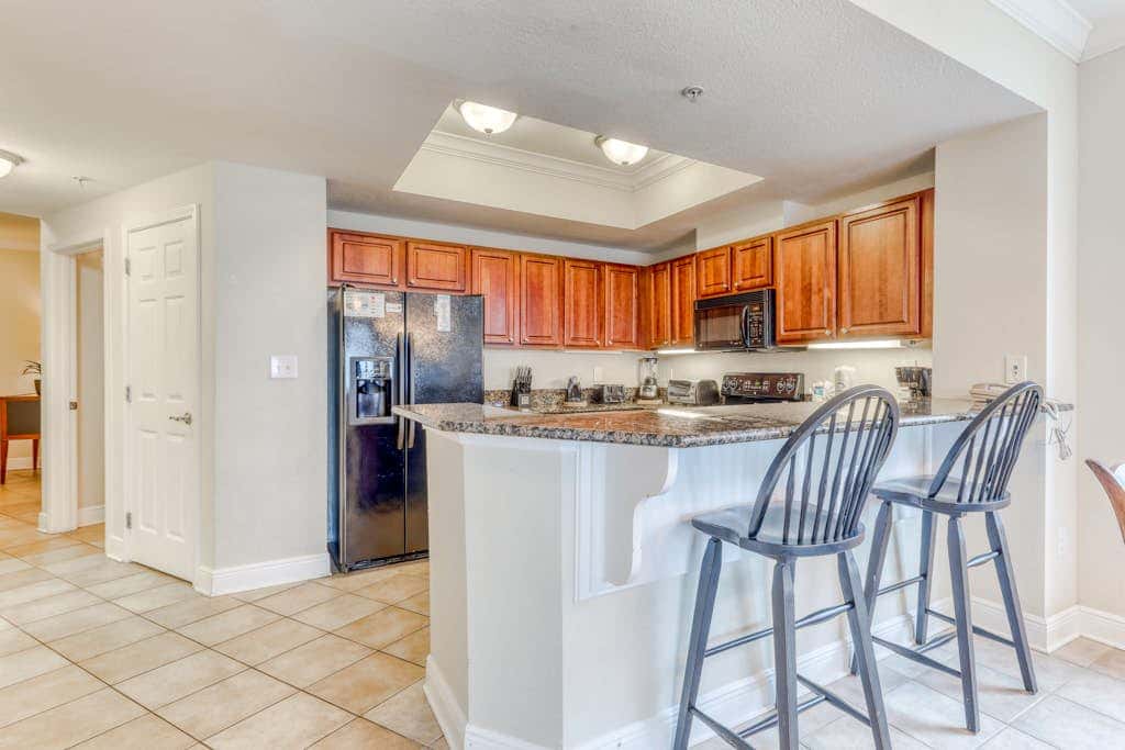 Corner condo with Gulf lagoon views, beach access & pools lazy river