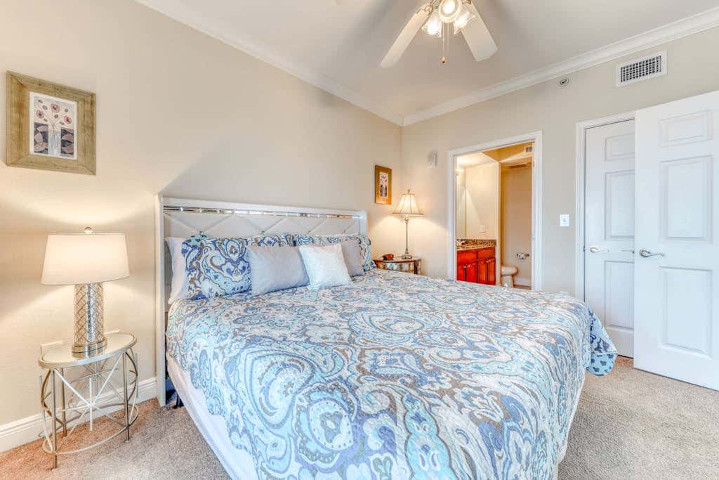 Corner condo with Gulf lagoon views, beach access & pools lazy river