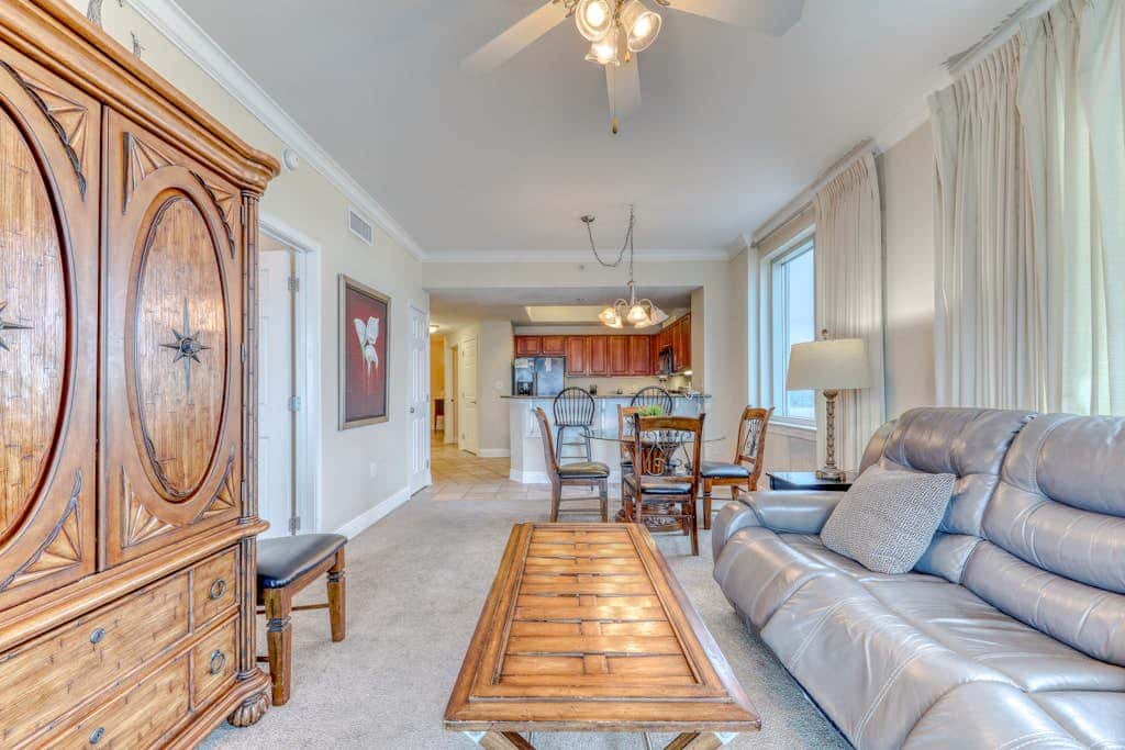 Corner condo with Gulf lagoon views, beach access & pools lazy river