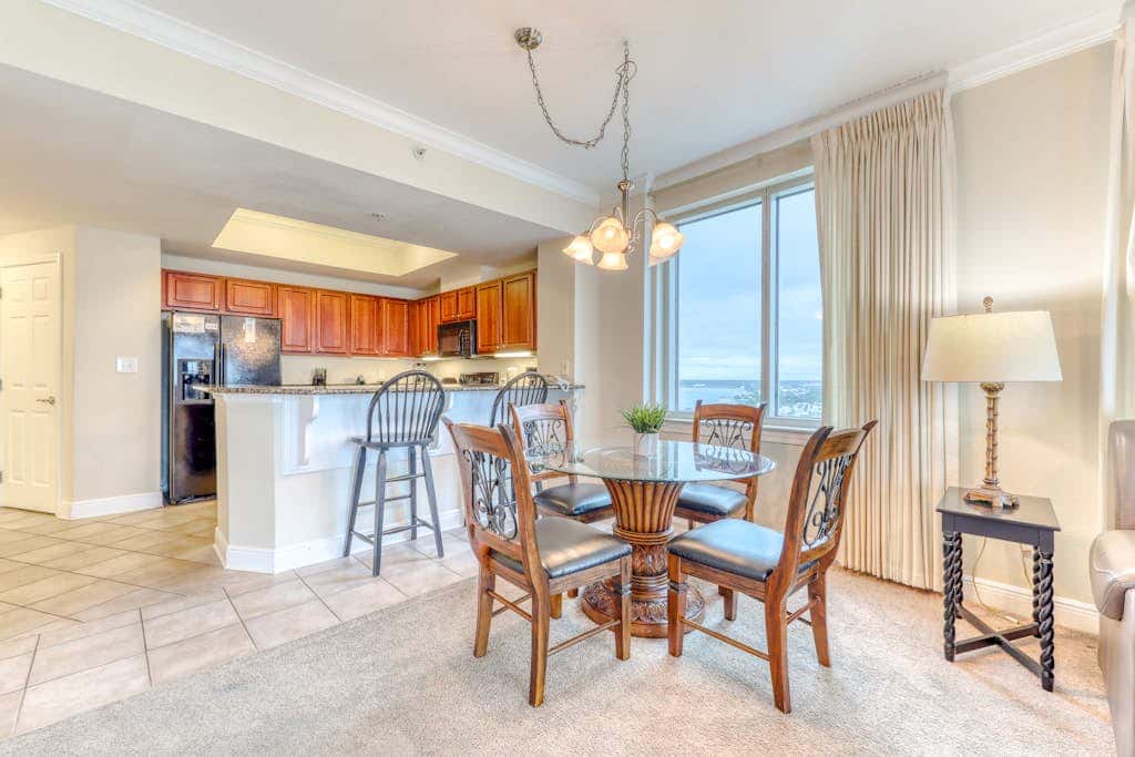 Corner condo with Gulf lagoon views, beach access & pools lazy river
