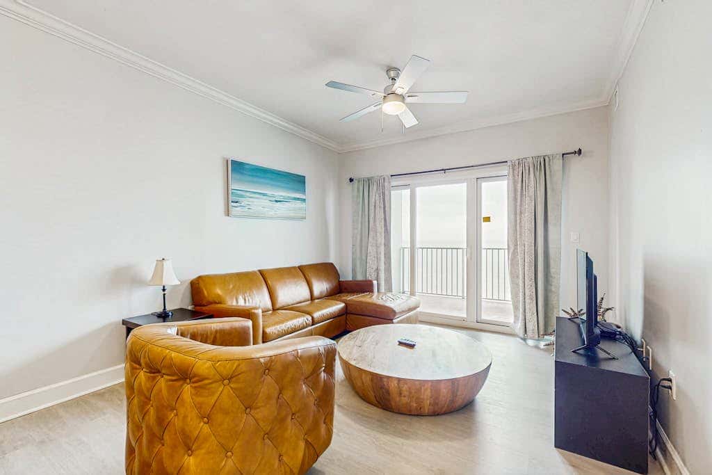 Gulf front condo with community outdoor & indoor pool, hot tub & fitness center