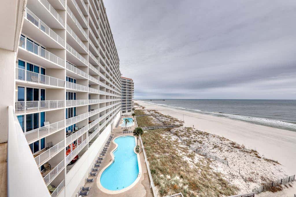 Gulf-front condo w private balcony & shared pools, hot tubs & gym