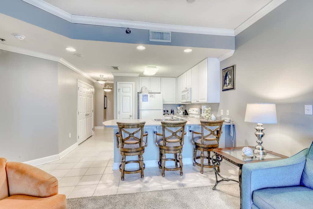 Gulf-front condo w private balcony & shared pools, hot tubs & gym