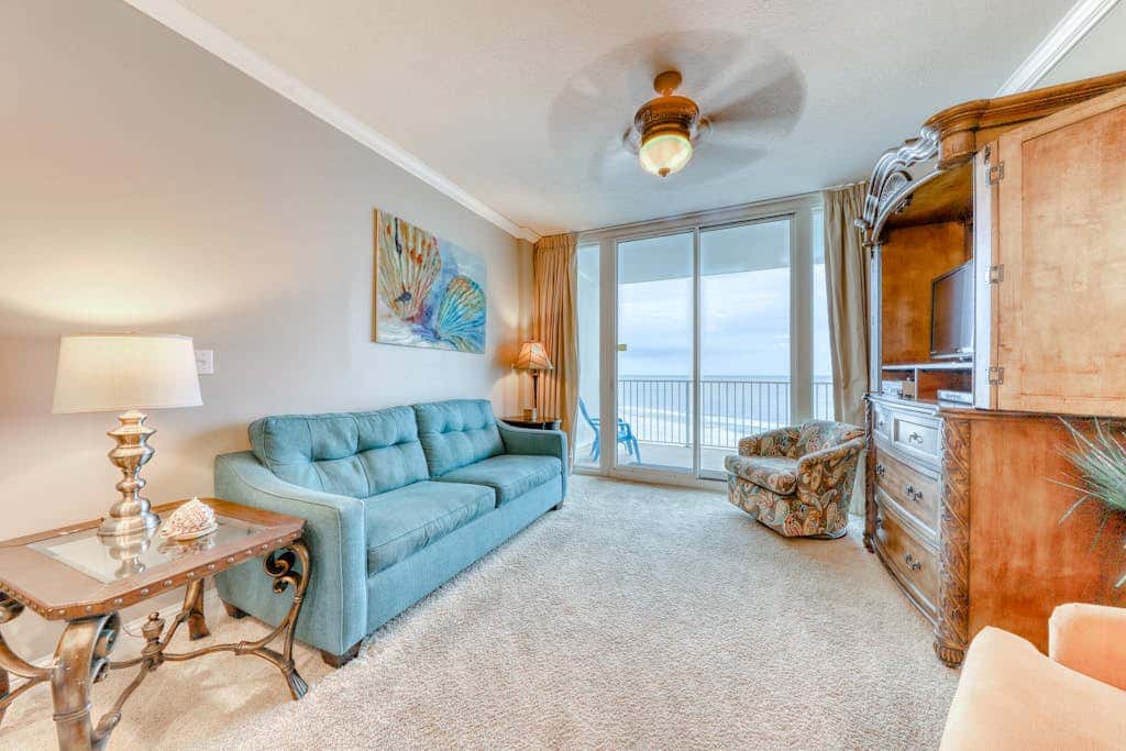 Gulf-front condo w private balcony & shared pools, hot tubs & gym