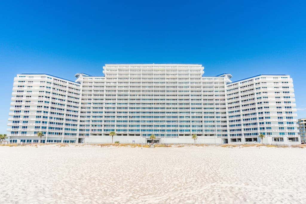 Gulf-front condo w private balcony & shared pools, hot tubs & gym
