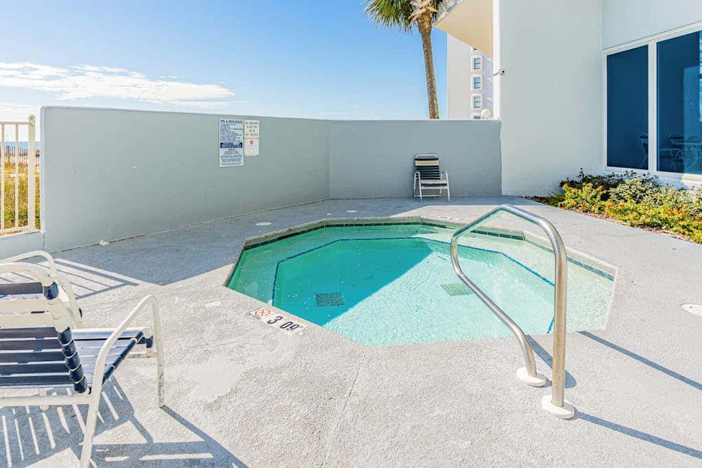Gulf-front condo w private balcony & shared pools, hot tubs & gym