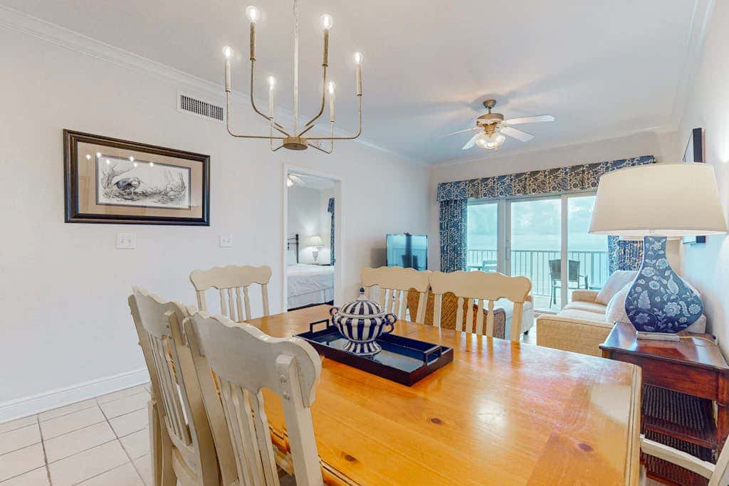 Bright & breezy condo with Gulf view, pools & beach access