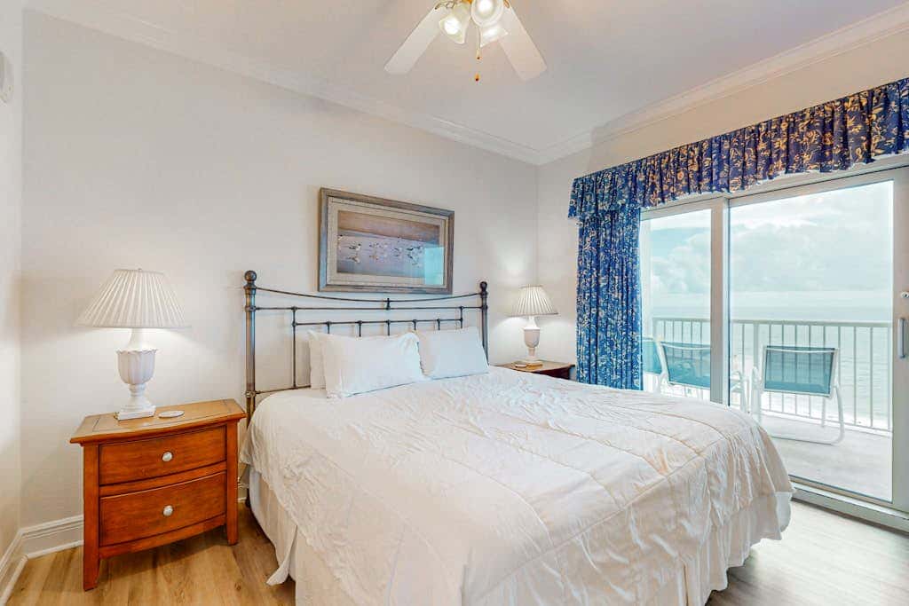Bright & breezy condo with Gulf view, pools & beach access