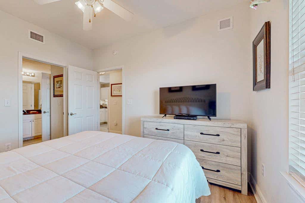 Bright & breezy condo with Gulf view, pools & beach access