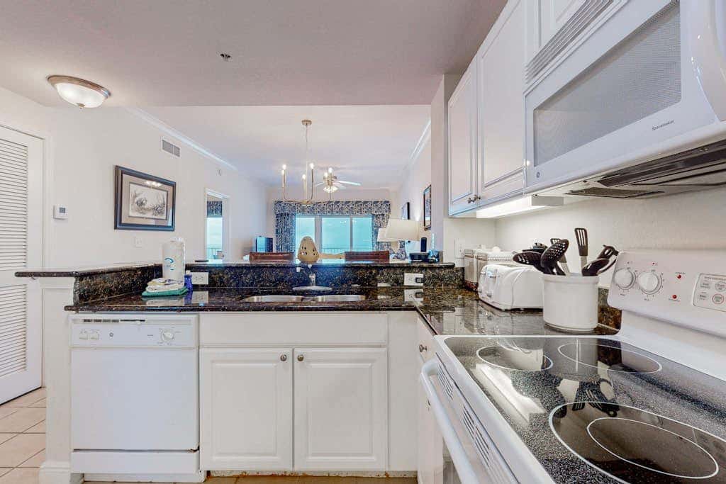 Bright & breezy condo with Gulf view, pools & beach access