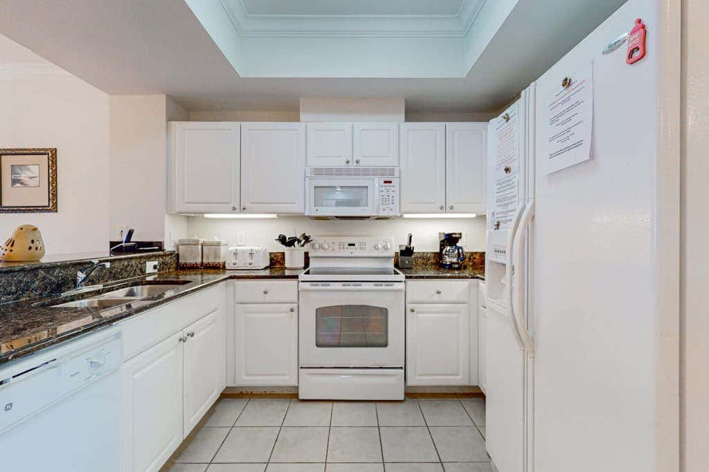 Bright & breezy condo with Gulf view, pools & beach access