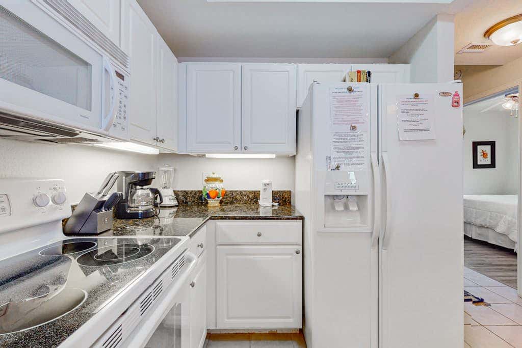 Bright & breezy condo with Gulf view, pools & beach access