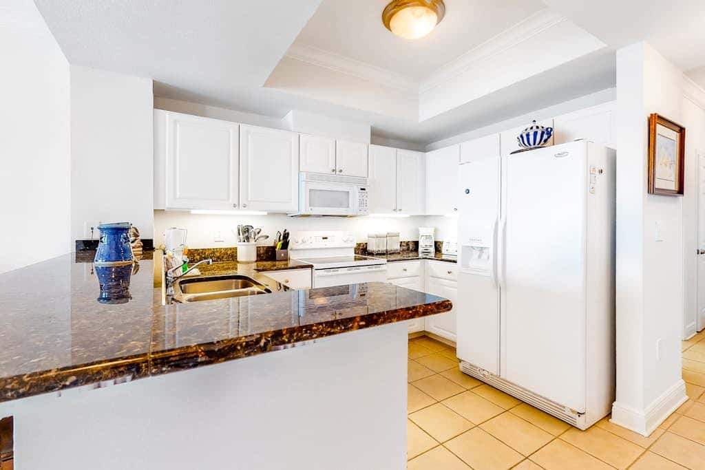 Bright & breezy condo with Gulf view, pools & beach access