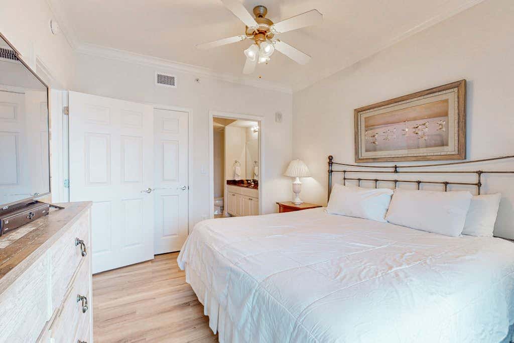 Bright & breezy condo with Gulf view, pools & beach access