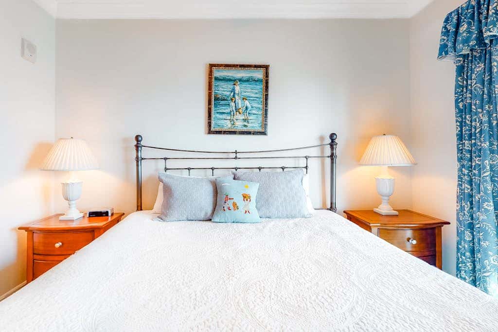Bright & breezy condo with Gulf view, pools & beach access