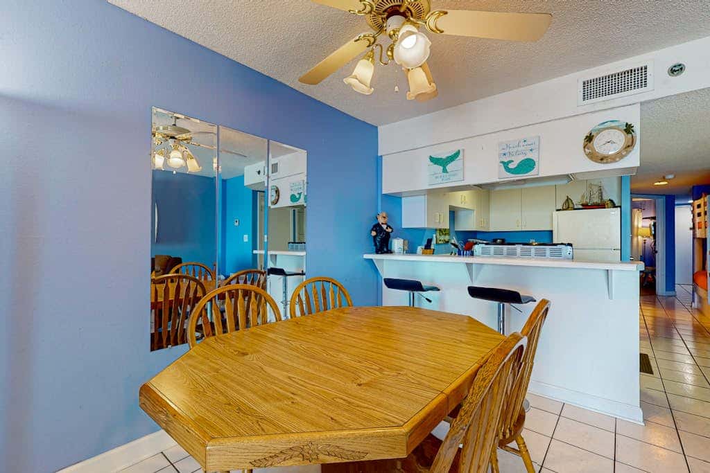 Clearwater condo with bunk room, pool, & balcony - walk to waves