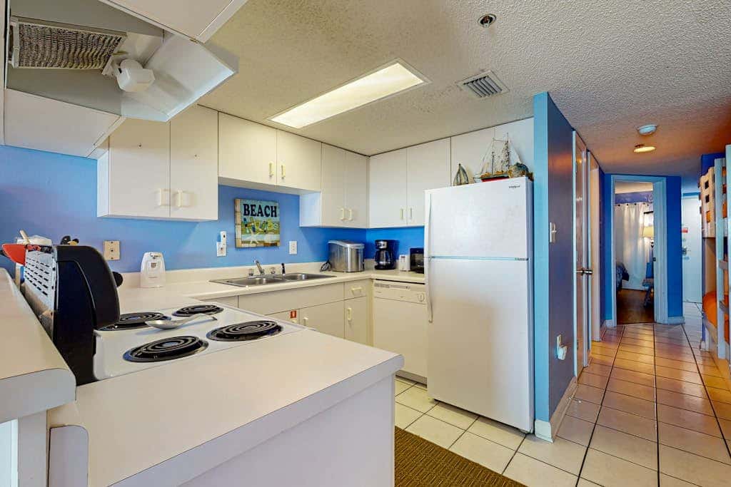 Clearwater condo with bunk room, pool, & balcony - walk to waves