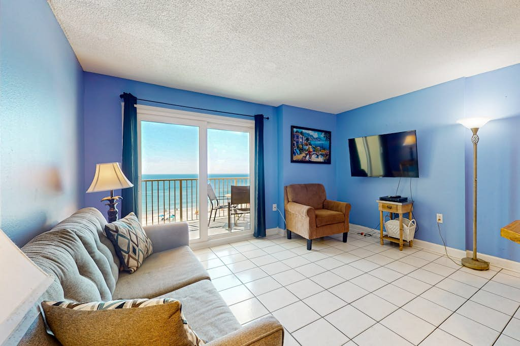 Clearwater condo with bunk room, pool, & balcony - walk to waves