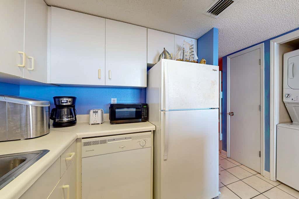Clearwater condo with bunk room, pool, & balcony - walk to waves
