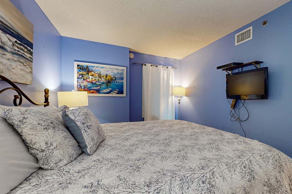 Clearwater condo with bunk room, pool, & balcony - walk to waves