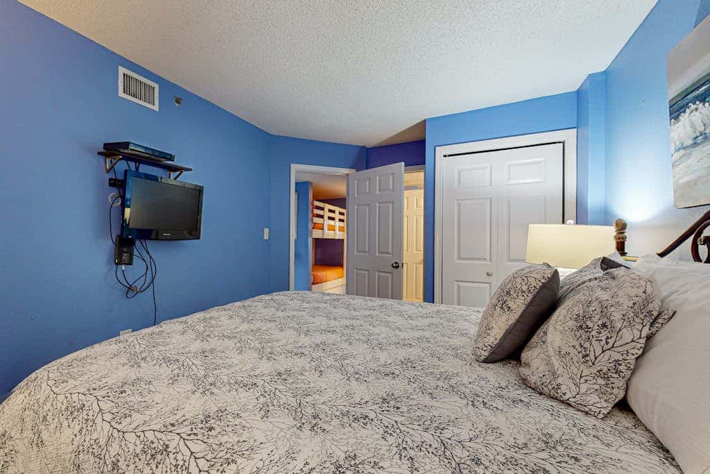 Clearwater condo with bunk room, pool, & balcony - walk to waves