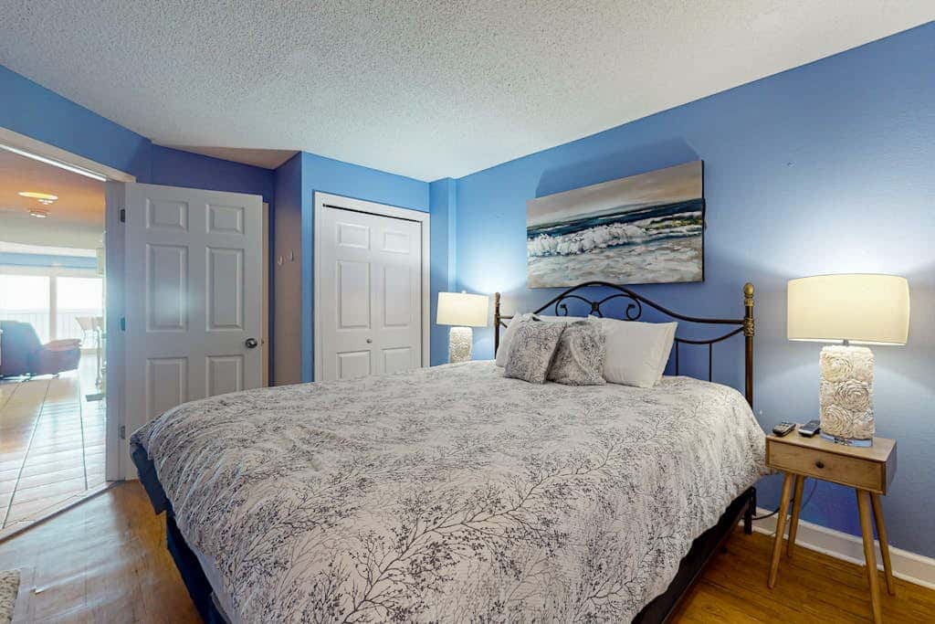Clearwater condo with bunk room, pool, & balcony - walk to waves