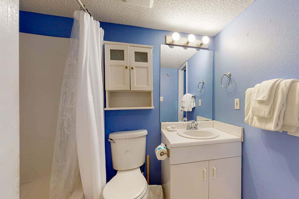 Clearwater condo with bunk room, pool, & balcony - walk to waves